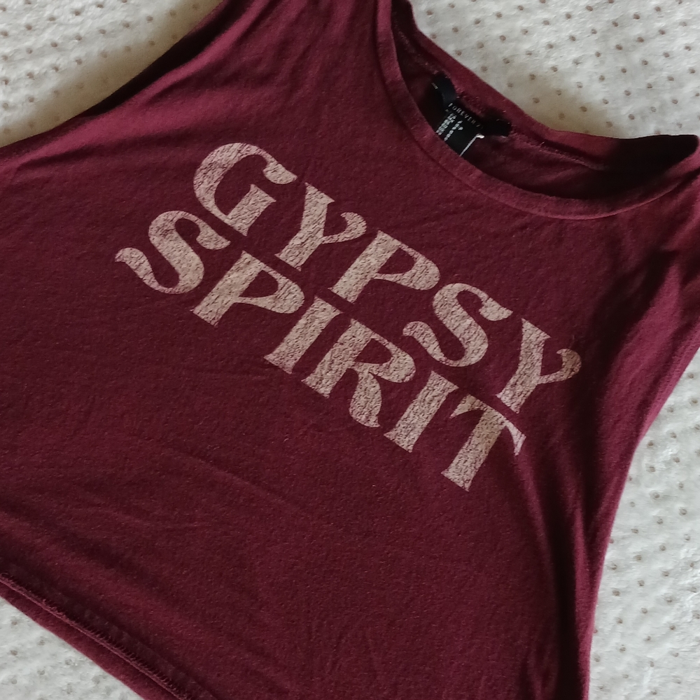 💙Gypsy Spirit maroon crop top that ties on each side, size small